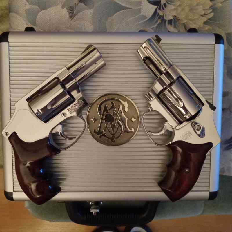 ATT:S&amp;W COLLECTORS WTS BRACED PAIR CUSTOM 640.