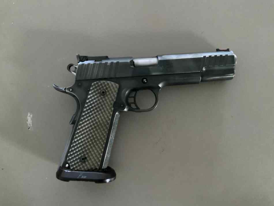 STI Trojan 40 cal