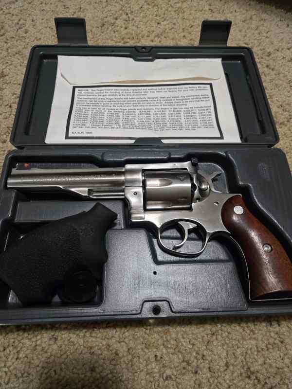 Ruger Redhawk 5.5&quot; &amp; 7.5&quot; S.S. .44 magnum revolver