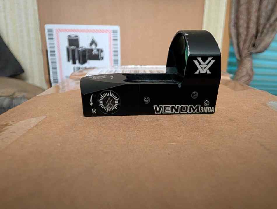 Pistol red dot sight / 3x micro prism