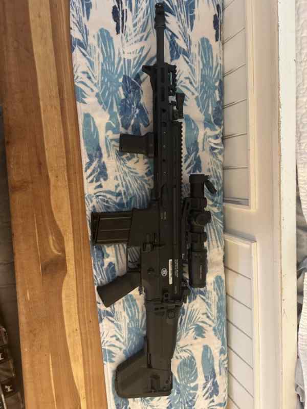 WTT Scar 17s or Tavor 7