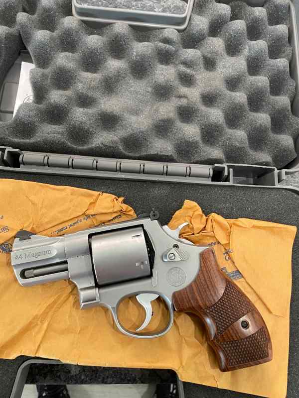 Smith &amp; Wesson 629 .44 mag 2.5” Performance Cent