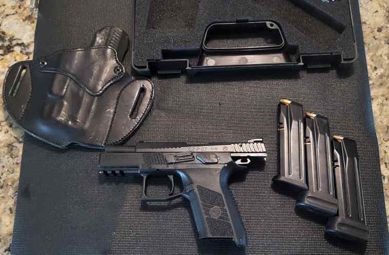Cz p07 with holster and extra mags