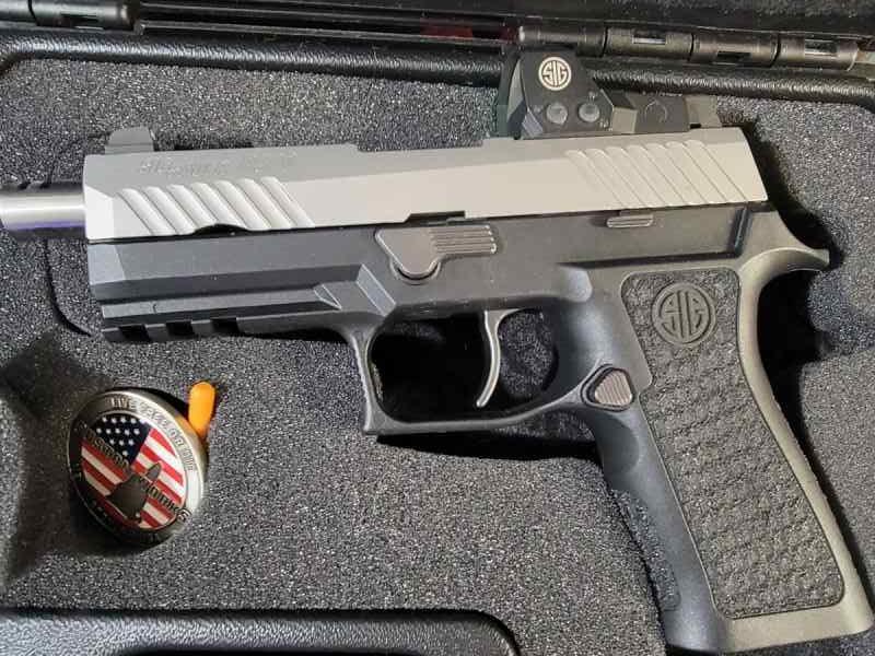 Sig sauer p320 carry with romeo 1 red dot 