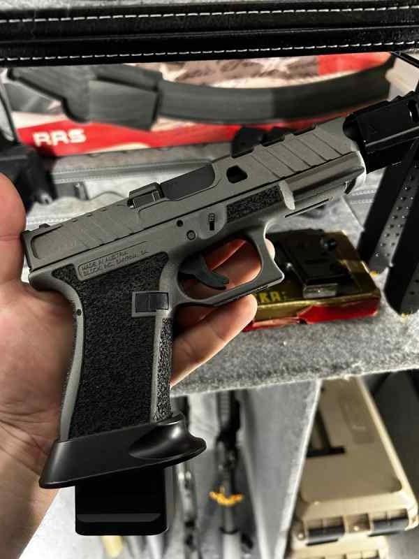 Glock 17 “Tungsten”