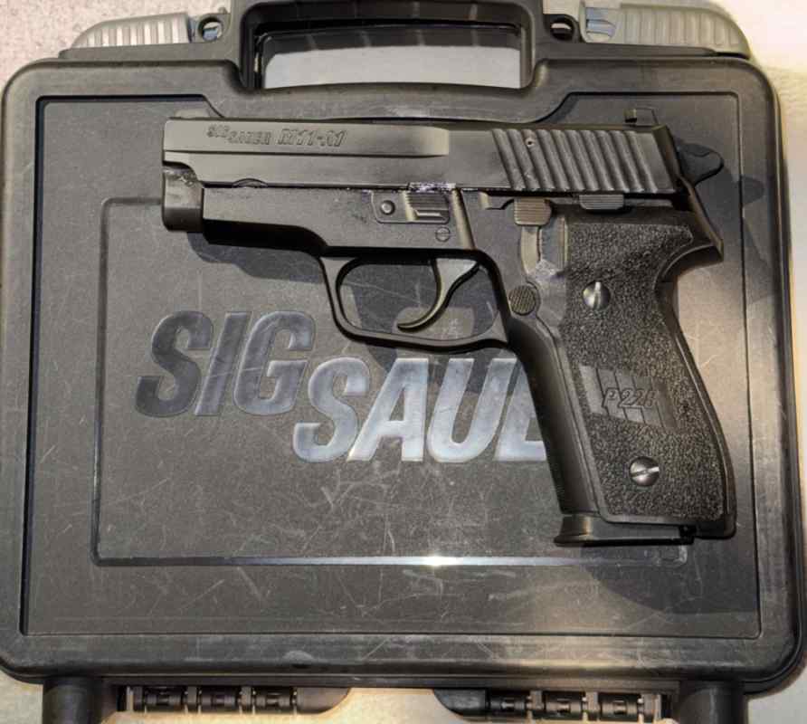 SIG M11-2.jpg