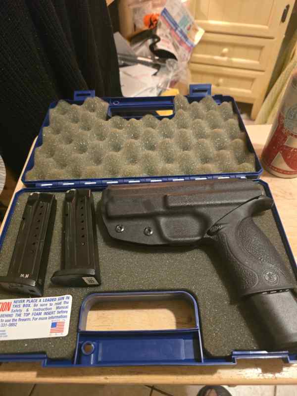 Smith &amp;wesson  mp 9 with holster 