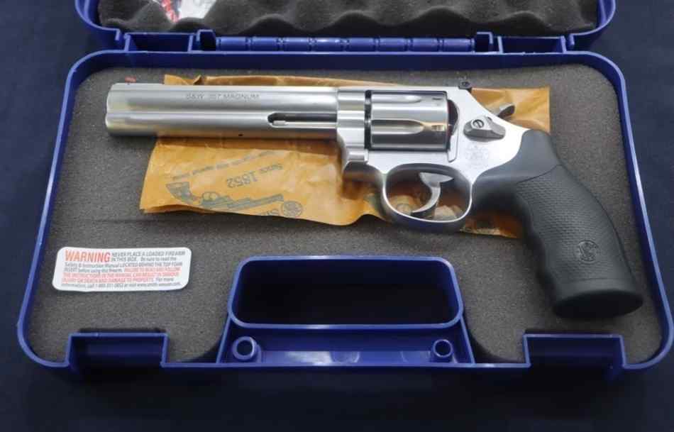 Smith &amp; Wesson S&amp;W Model 686 PLUS Revolver 357MAG 