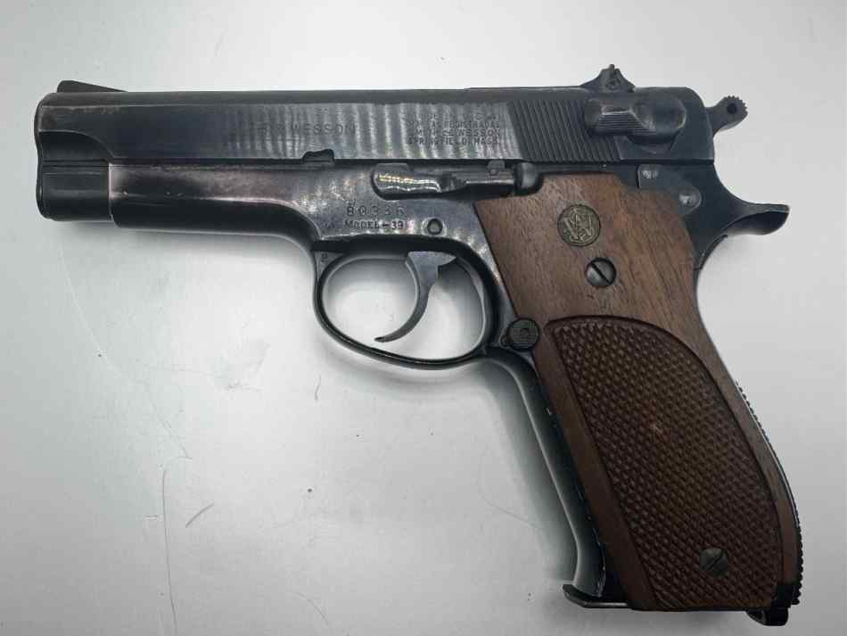 ** Smith &amp; Wesson Model 39 9mm **