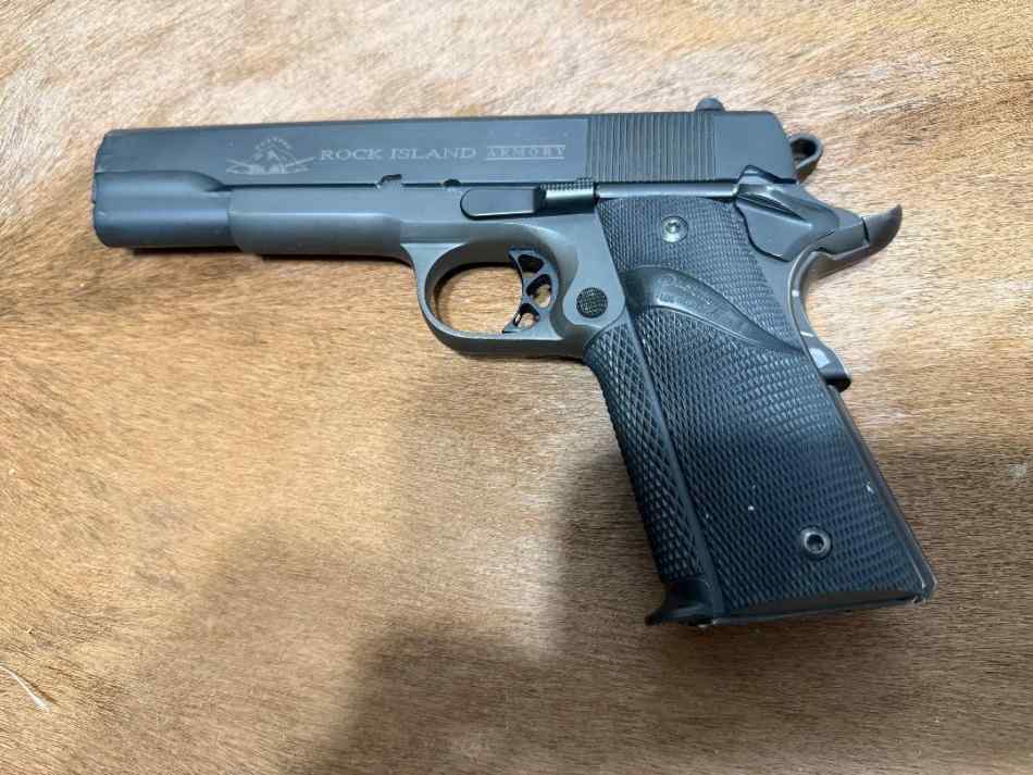 ROCK ISLAND ARMORY 1911  45 ACP
