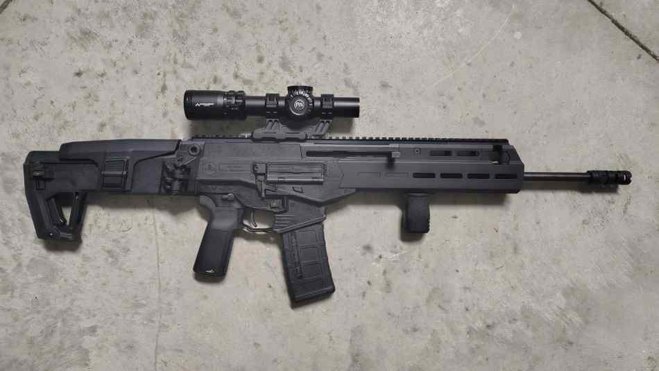 IWI Carmel 5.56 Piston Rifle w/ 1-6x Optic