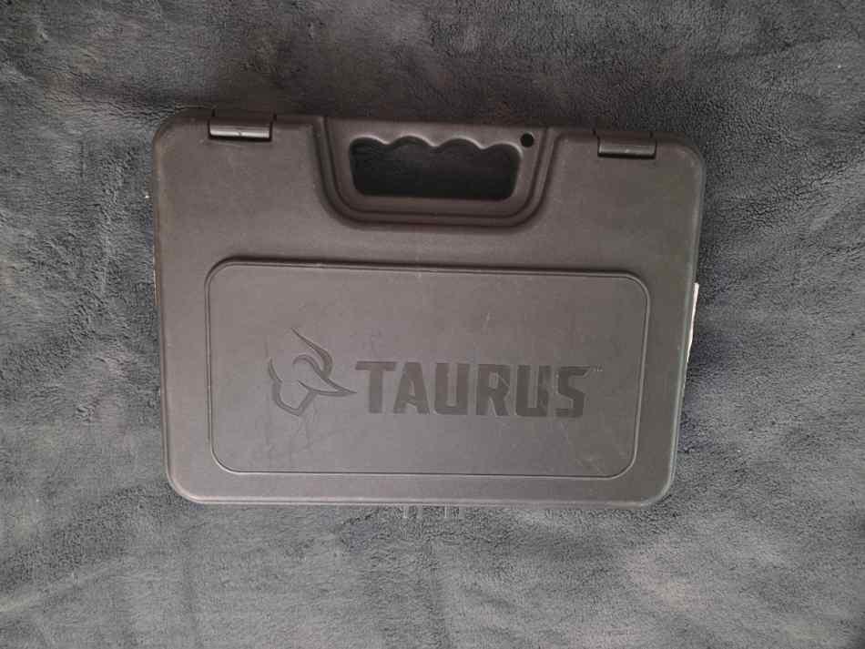 Taurus TH10 10mm w/2 Magazine 15+1