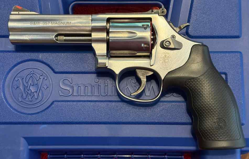 Smith &amp; Wesson 686 4&quot;