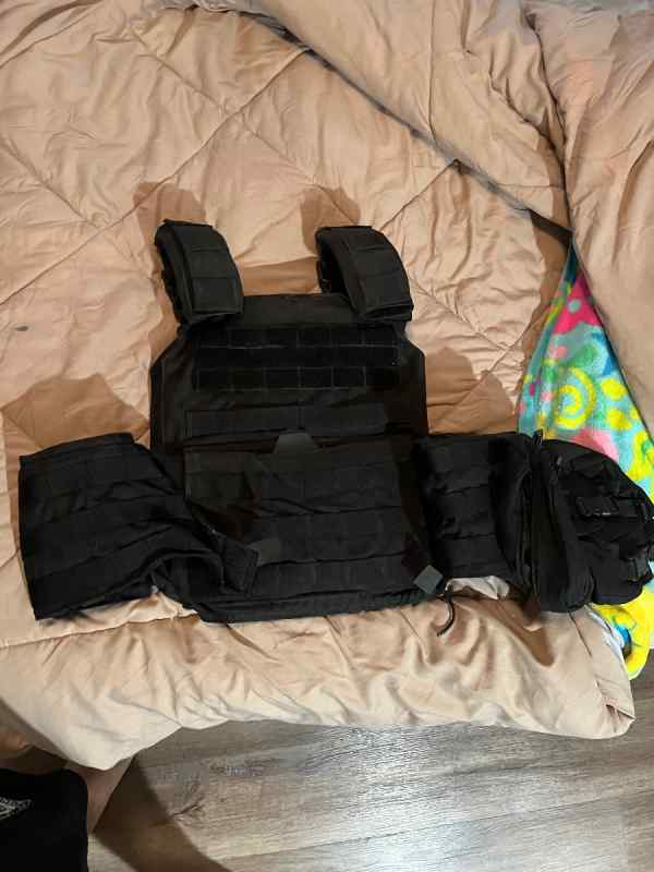 Armored Republic Plate Carrier with Plates 
