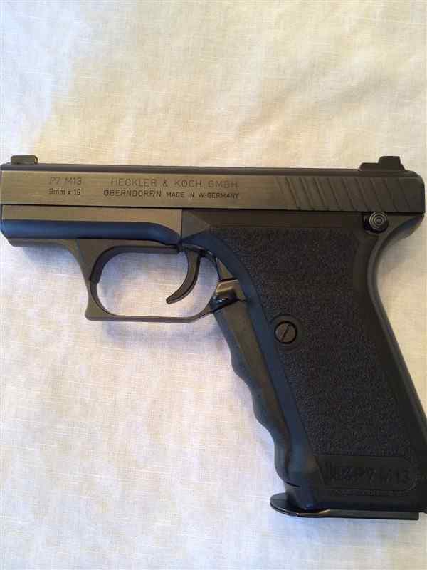 Heckler & Koch P7M13 9mm.1.jpg