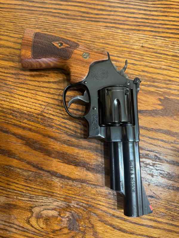 Smith &amp; Wesson 44 mag 4 inch barrel