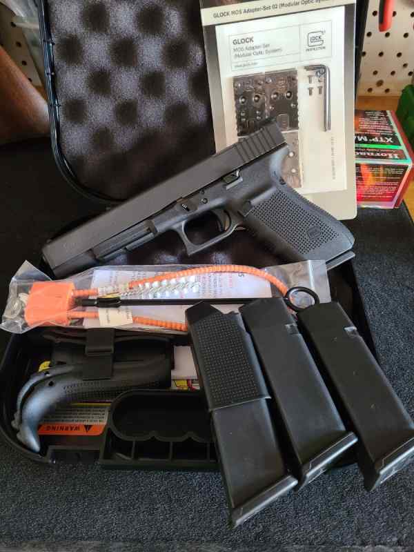 Glock mod 40 Gen 4 MOS 10 mm 6”, 4 mags, extras
