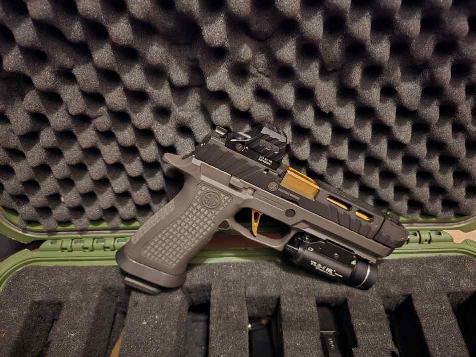 Sig Sauer P320 Spectre Comp w/320SCS Holosun Optic