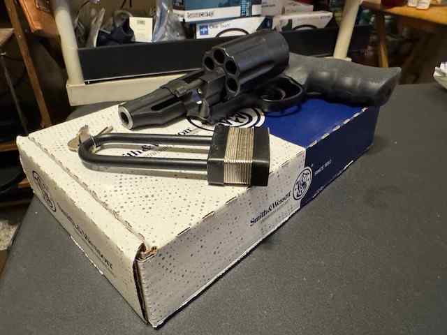 SMITH &amp; WESSON GOVERNOR + EXTRAS