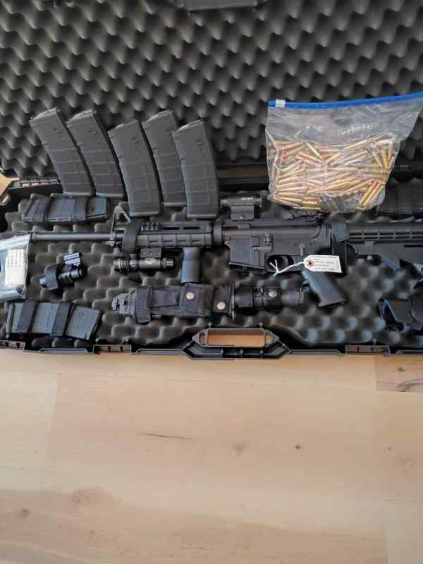 PRE-OWNED SMITH &amp; WESSON M&amp;P 15 5.56 AR RIFLE