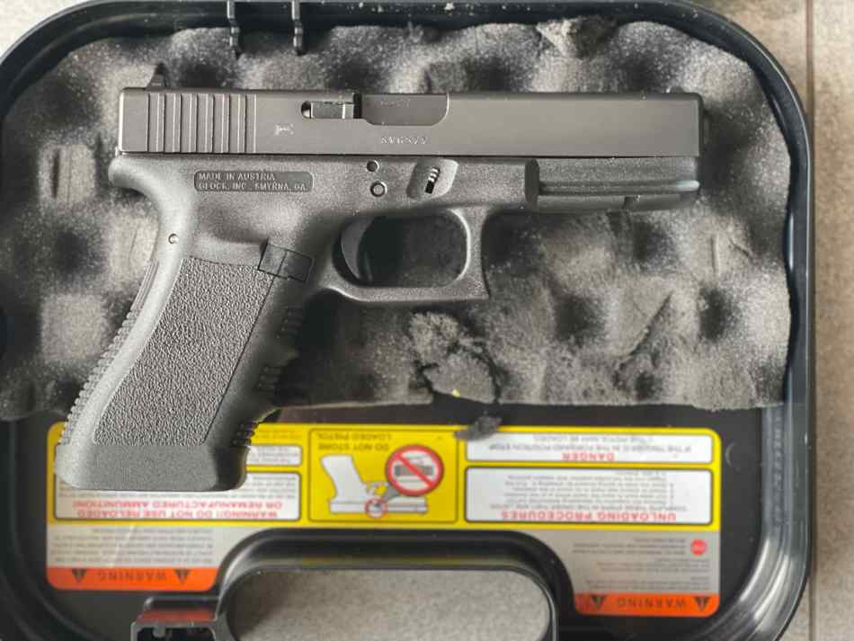 Glock 17 2.jpg