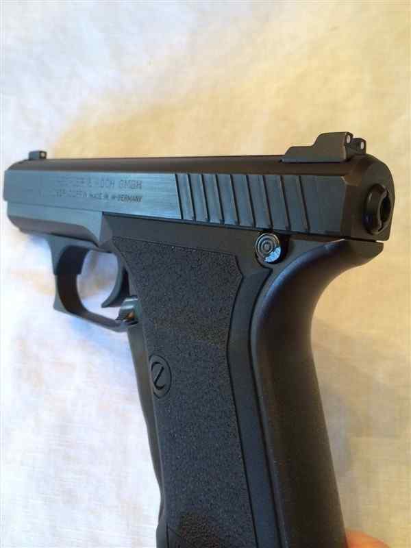 Heckler & Koch P7M13 9mm(2).jpg