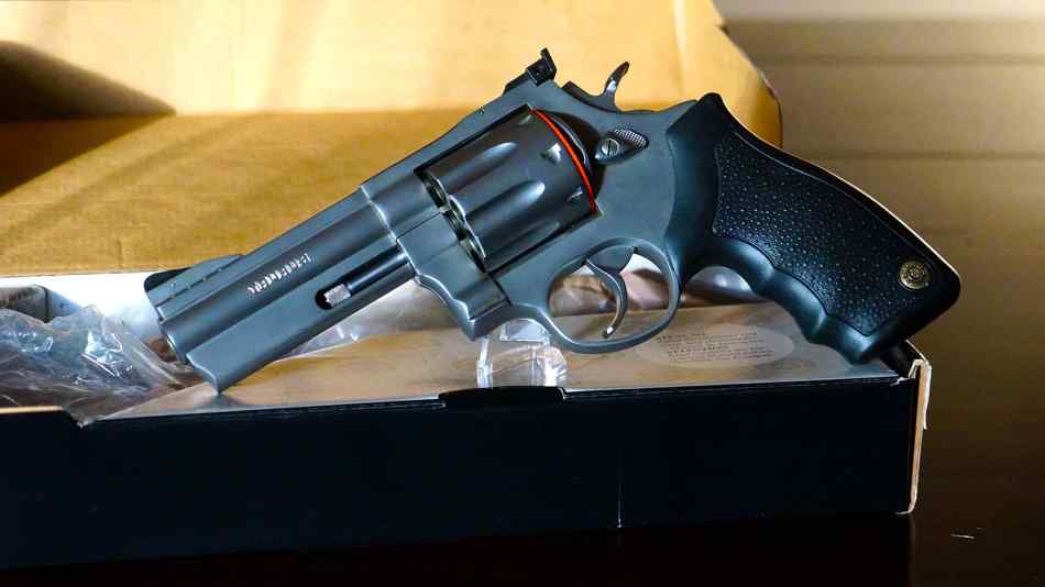 TAURUS 608 38/357 Magnum 8 Shot SS Large Frame
