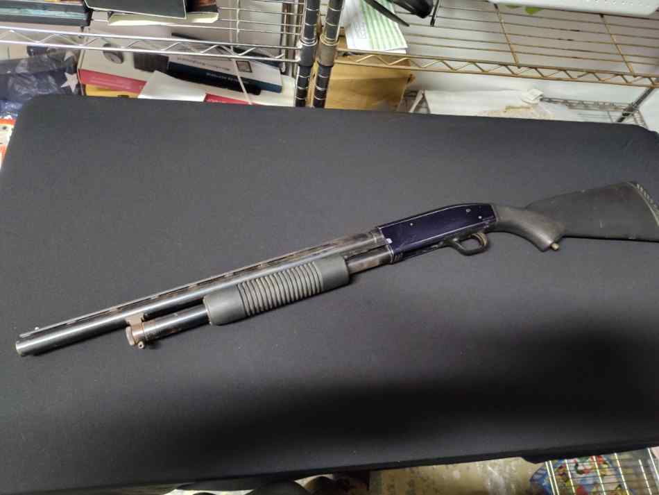 1960s MOSSBERG 500 SHOTGUN
