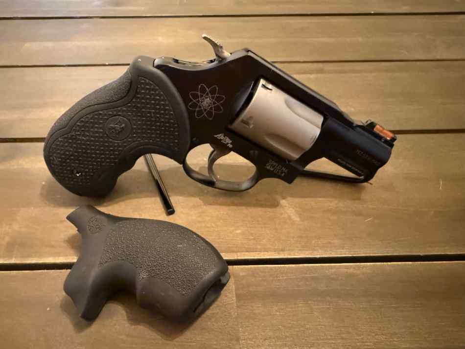 Smith &amp; Wesson 360PD 357 Magnim 