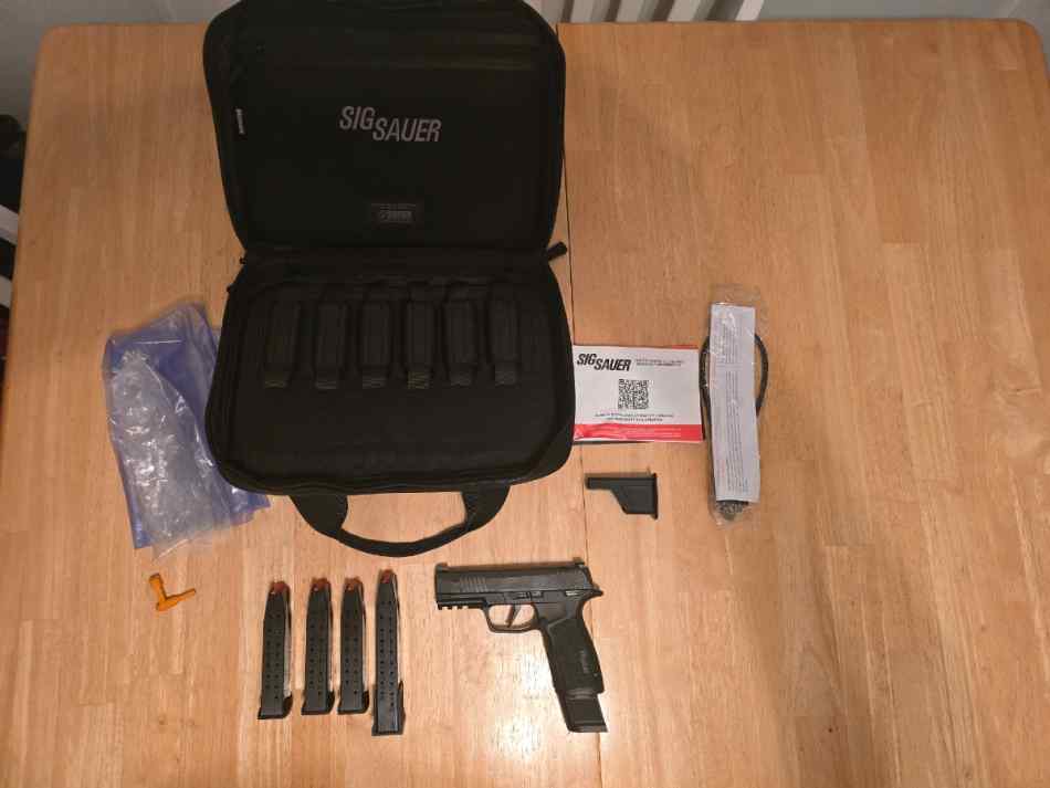 Sig Sauer P365 Xmacro Pistol OR 9mm Black TACPAC