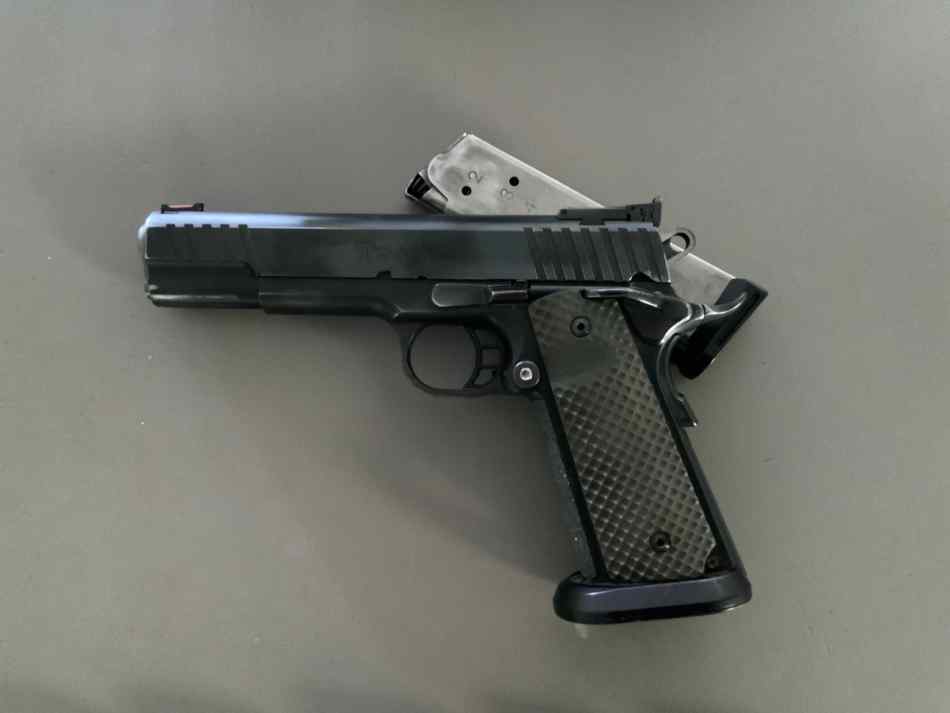 STI Trojan 40 cal 1911