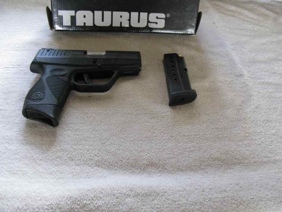 Like NEW! Taurus PT 709 Slim 9mm! A great CC Gun !