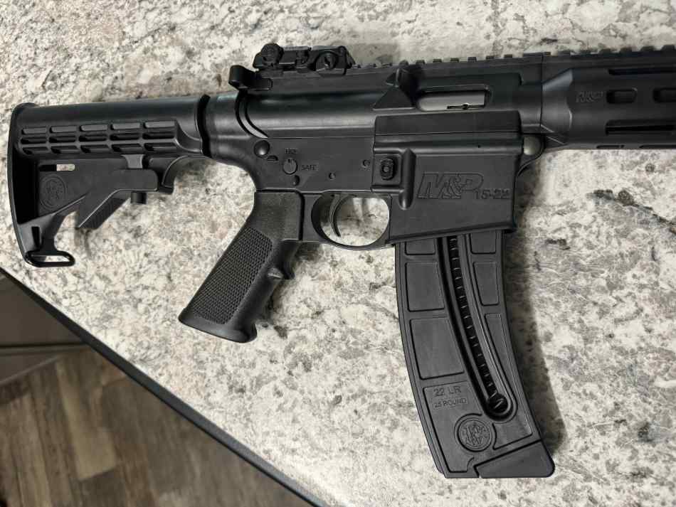 SMITH AND WESSON M&amp;P SPORT 15-22 AR RIFLE