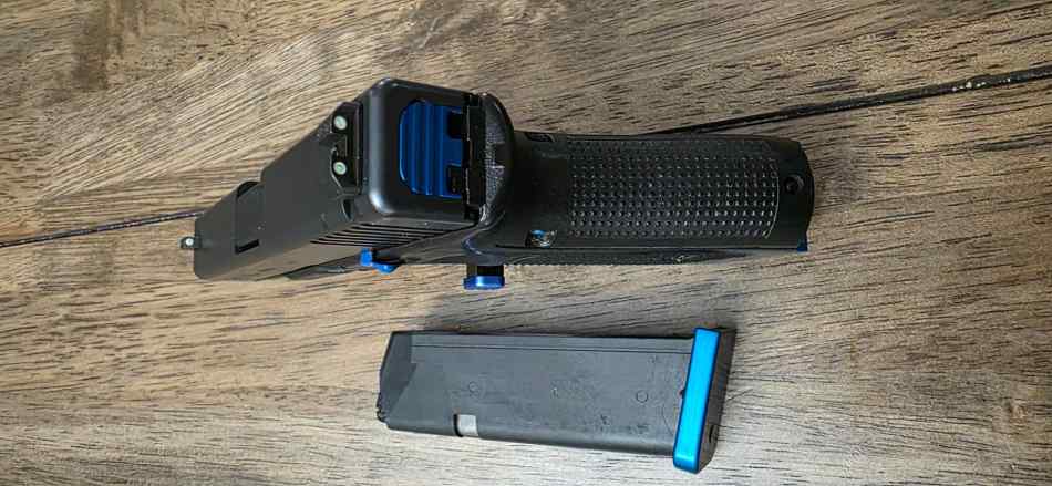 Glock23_3.jpg