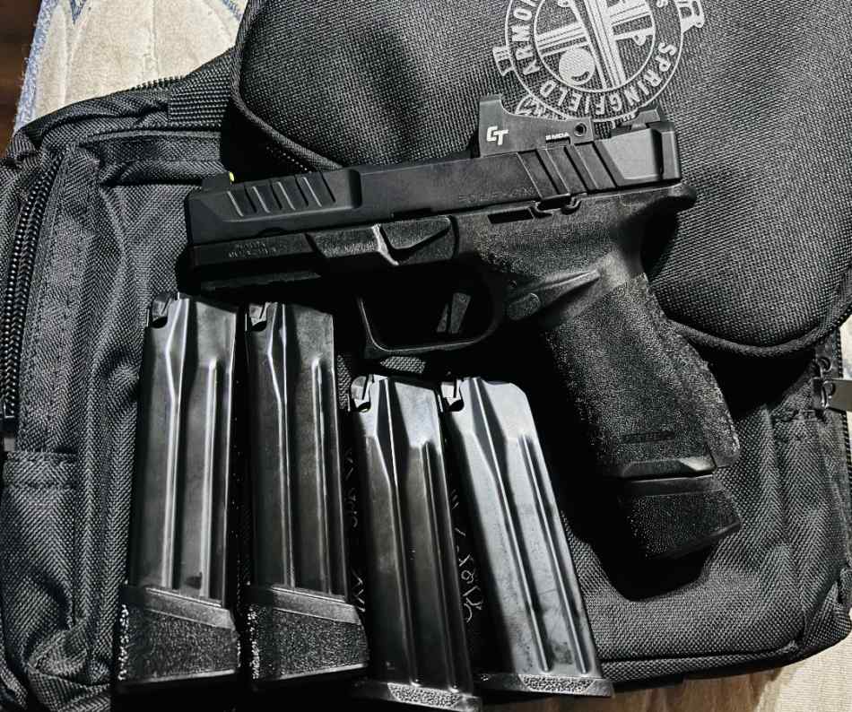 Springfield Echelon compact + extras! 