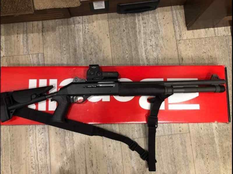 Benelli M4 with Eotech
