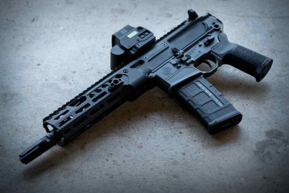 Sig Spear LT 9&quot; 300 BLK + Radian + Surefire