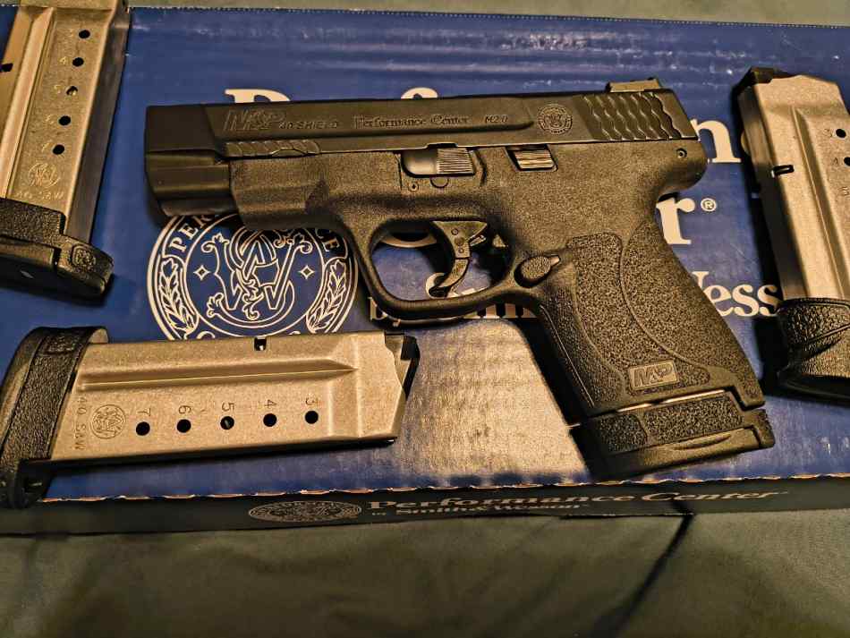 Smith &amp; Wesson M&amp;P 40 Shield Performance Center
