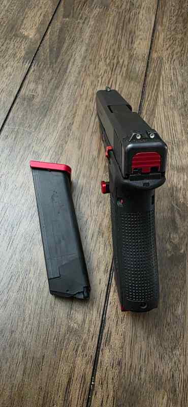 Glock22_2.jpg
