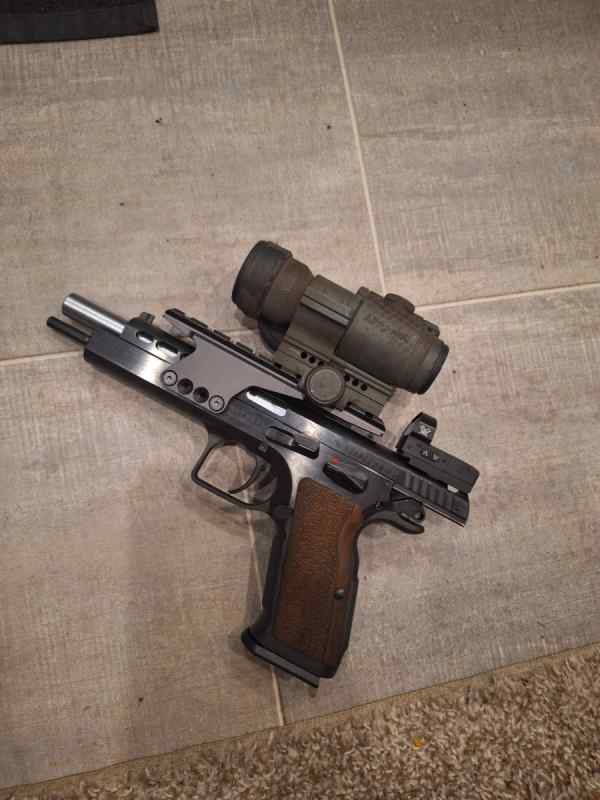 Wtt Rare Tanfoglio witness hunter 10mm with extras