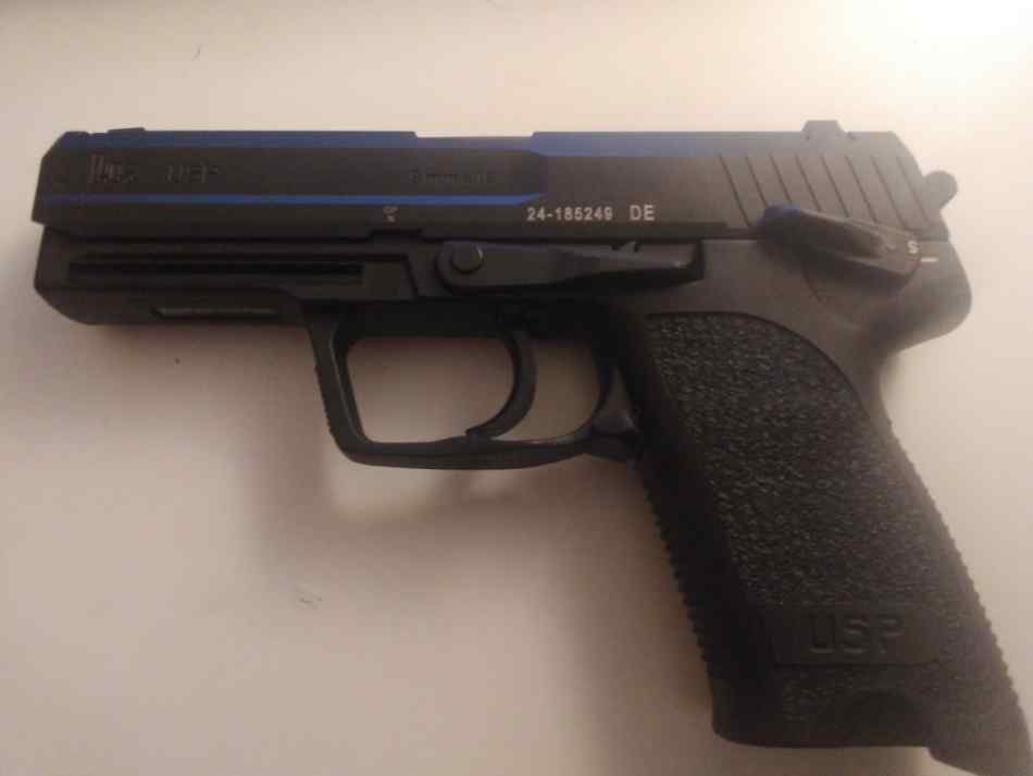 HK USP V1 INCLUDES 8 MAGS EXC CONDITION $700