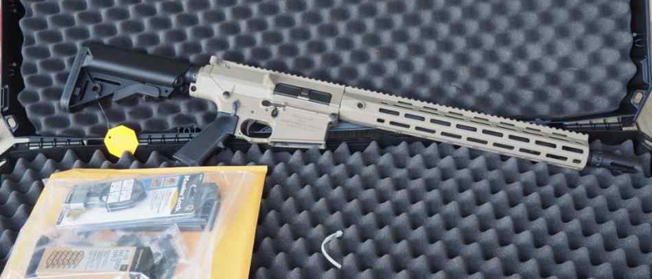  Knight&#039;s Armament SR-25 ACC, FDE 7.62mm