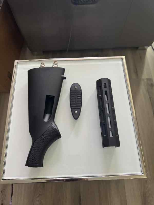Mossberg 12g speedfeed stock and Magpul forend 