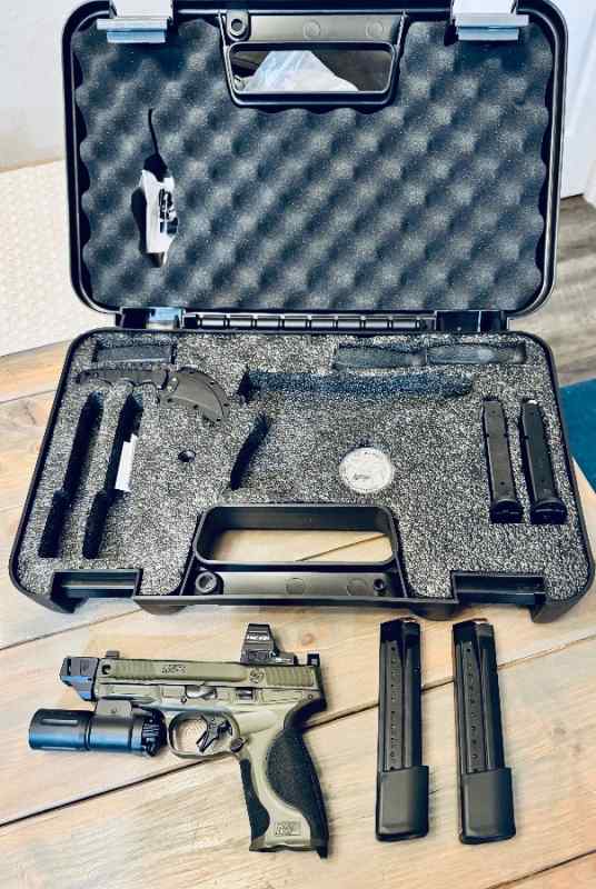 Smith &amp; Wesson 2023 Spec Series M&amp;P 9 metal