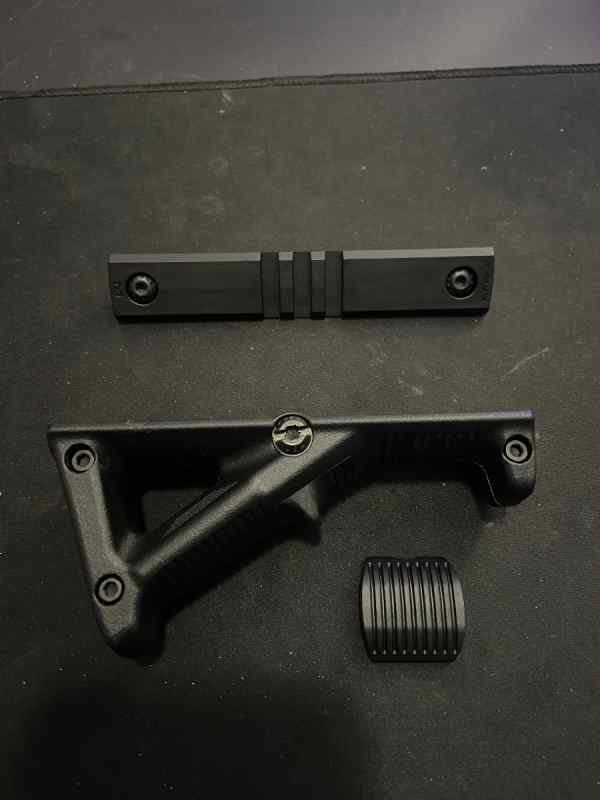 Magpul AFG-2 + mlok adapter Rail