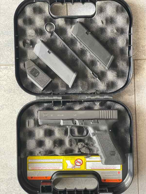 Glock 17 3.jpg