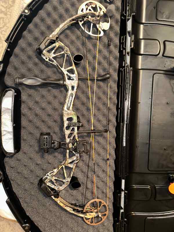 Compound bow tons of accessories Wts/WtT