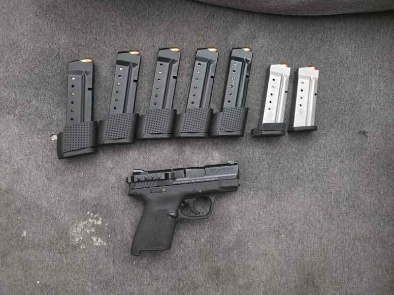 M&amp;P Shield 40 M2.0