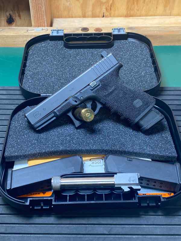 Glock 19 G3 stippled with trijicon threaded