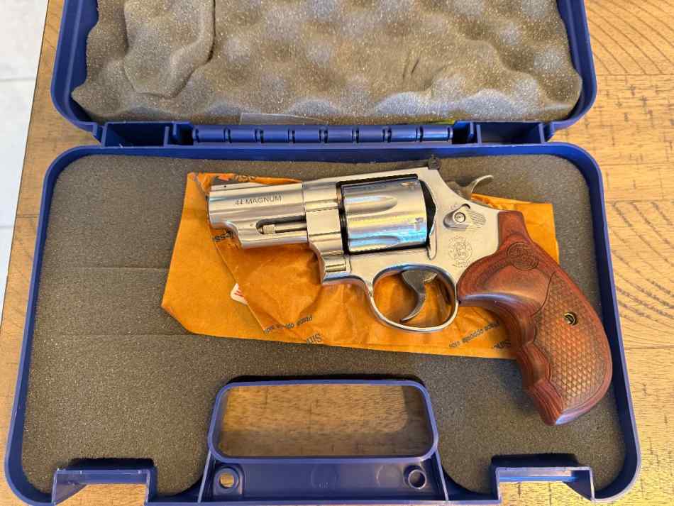 Smith &amp; Wesson 629 Deluxe .44 Magnum
